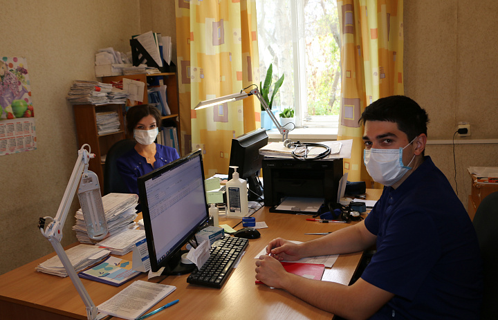 Нацпроект «Здравоохранение» помогает свердловским больницам привлекать на работу специалистов.